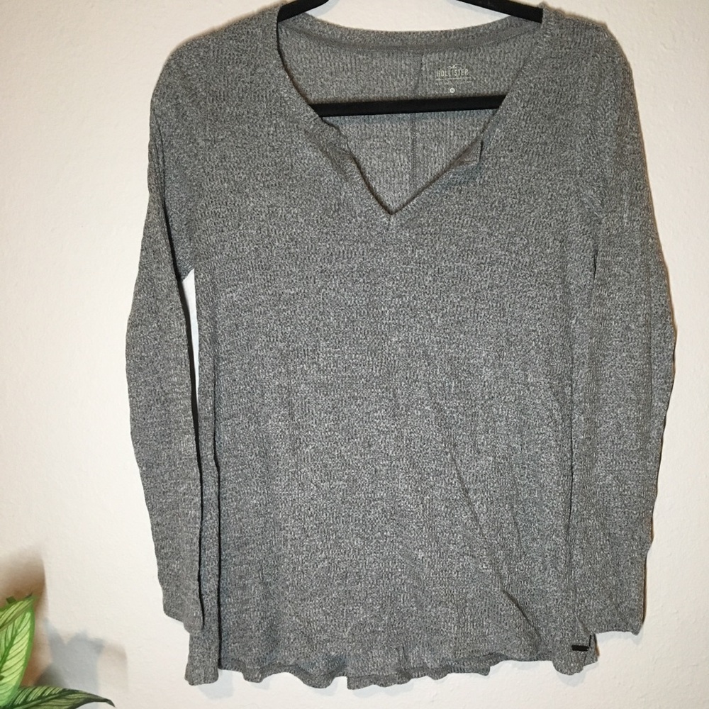 Grey hollister knit long sleeve